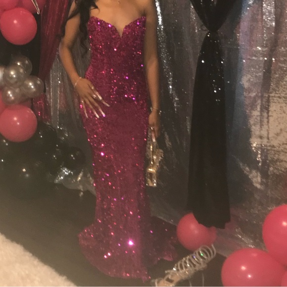 Prom Dress For Sale!Size 0. Pink Sequin Dress. Back is lace. Can be tied. - Picture 4 of 4